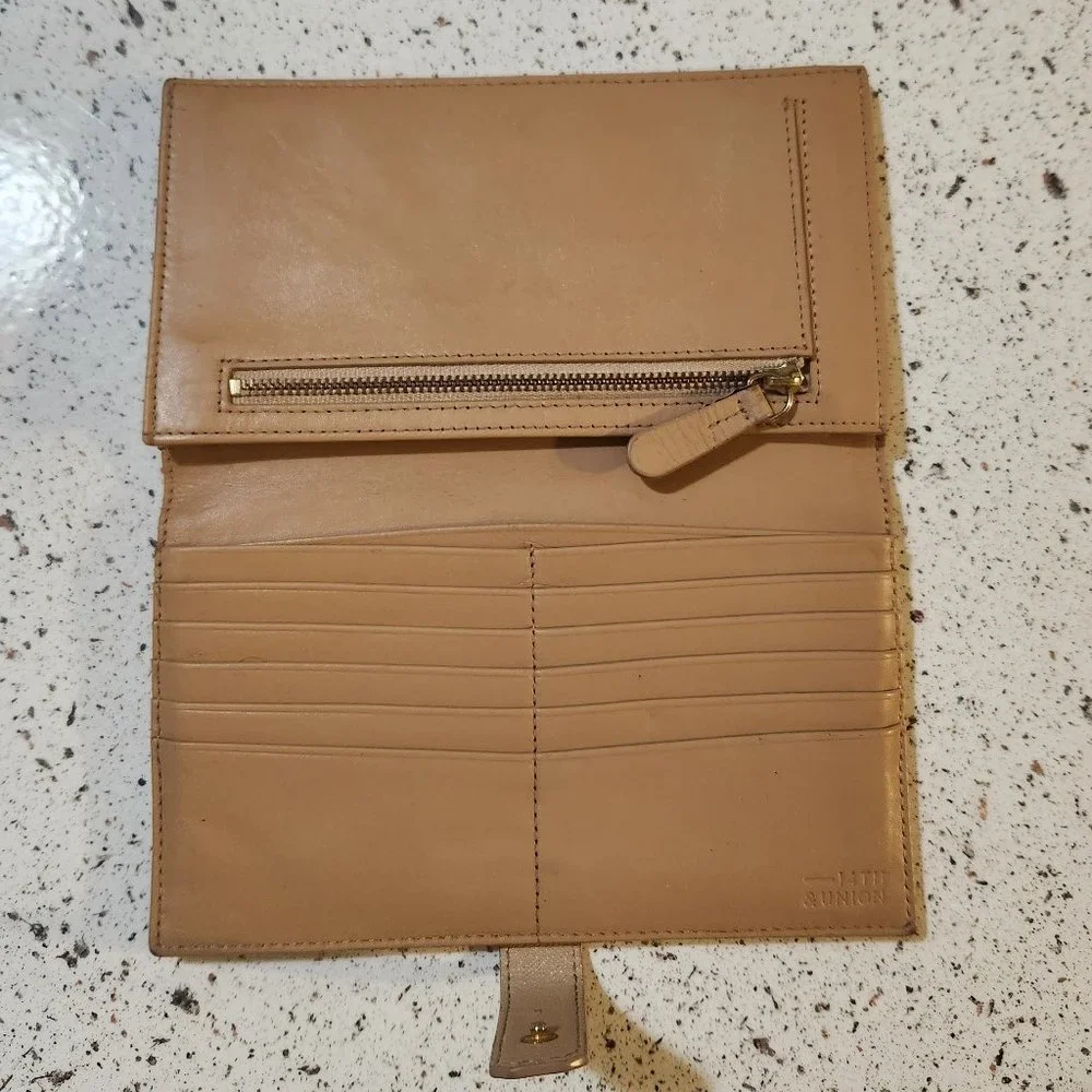 14th & Union Tan Large Bifold Wallet